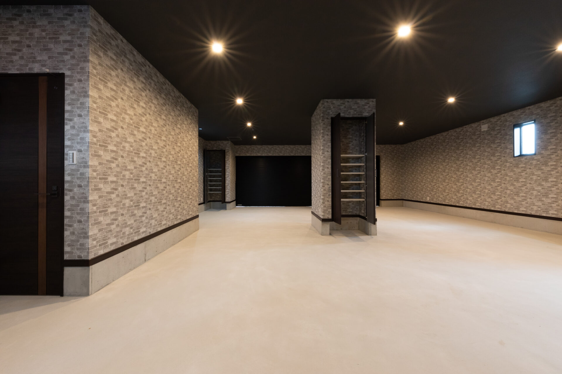 車好きのご夫婦のガレージハウス