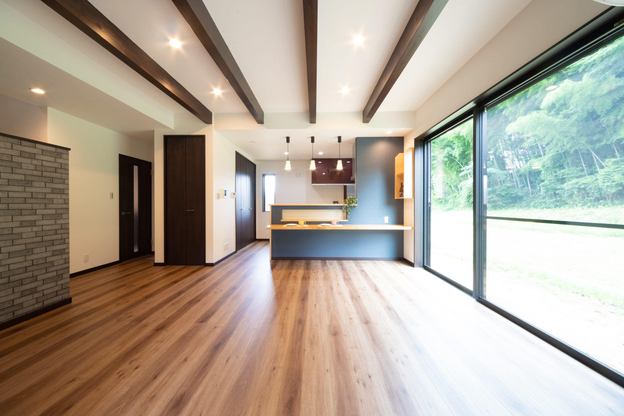 柔らかな風と緑に包まれる暮らしのある家