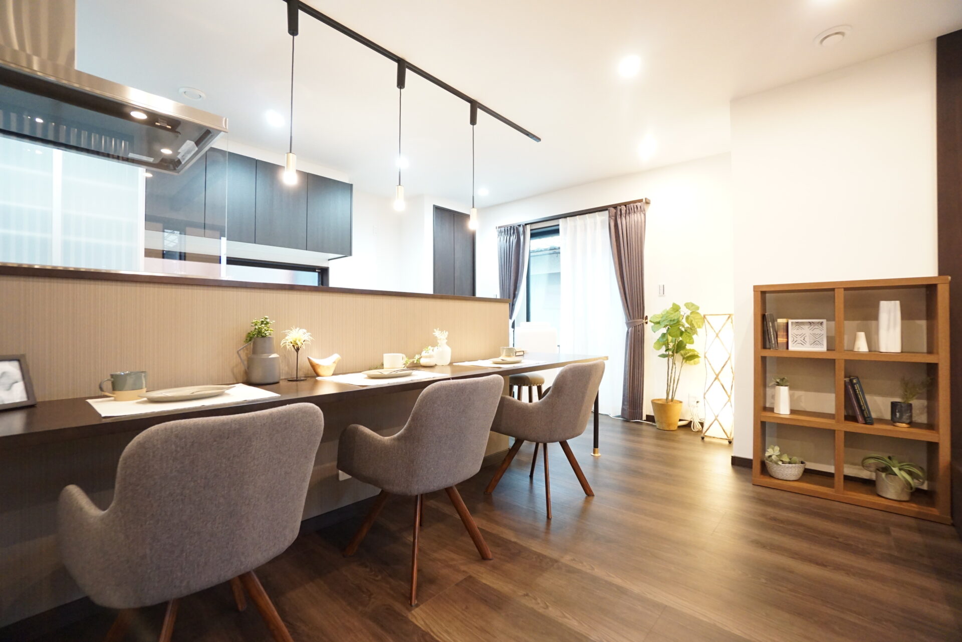 回遊できる間取り、 家族との寛ぐ時間を大切にした大人かっこいい家