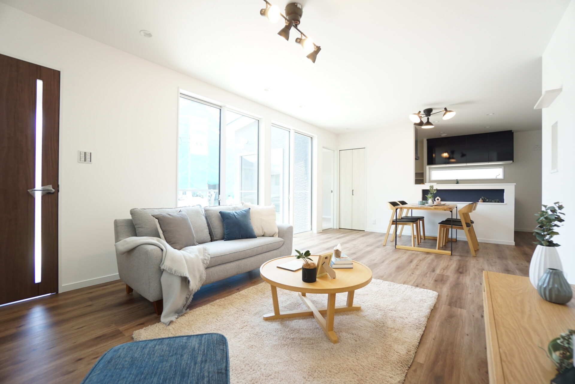 プライバシーを守る×ウッドデッキの平屋